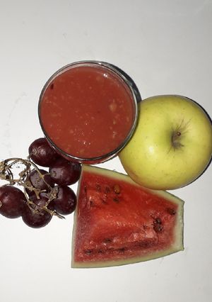 A picture of Watermelon-Apple-Grapes Smoothie (Ramadhan contest).