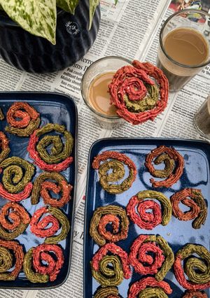 A picture of Baked Spinach & Beetroot Jowar Chaklis.