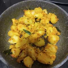A picture of Boiled potato stir fry.