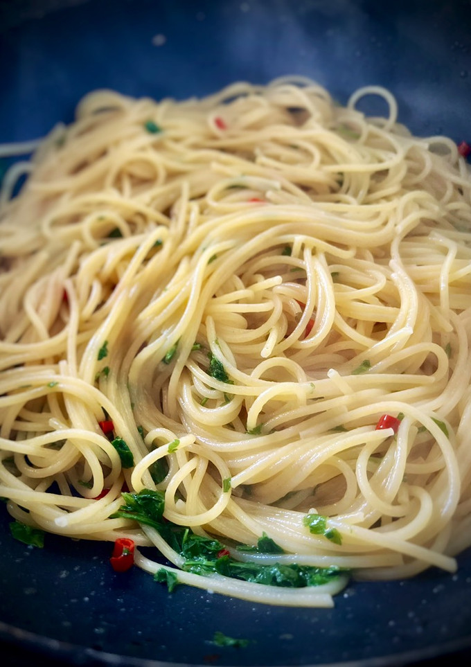 Una foto de Spaghetti aglio, olio e peperoncino