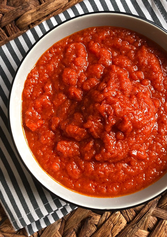 Una foto de Salsa de tomate frito casero express y sin manchar, usando el microondas