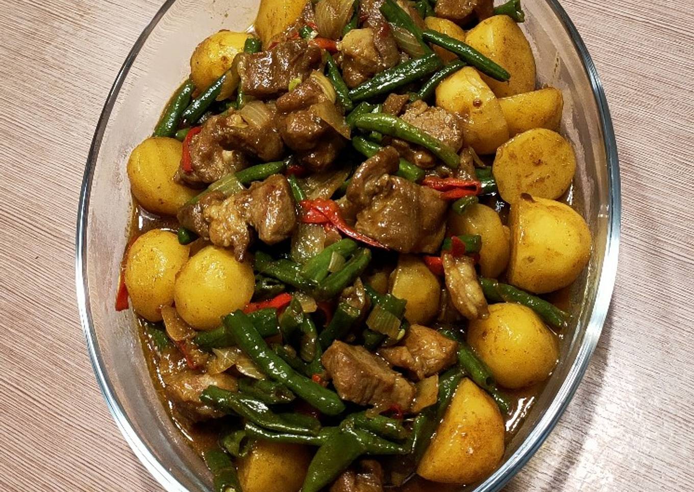 Daging kentang masak kari ala Jepang