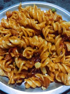 रेड सॉस पास्ता (red sauce pasta recipe in Hindi) रेसिपी मुख्य फोटो