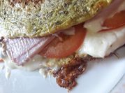 Una foto de omelette relleno