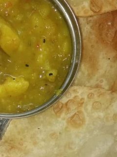 লুচি আলুর তরকারি (luchi aloor tarkari recipe in Bengali) রেসিপির প্রধান ছবি