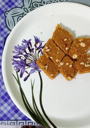 મોહન થાળ (Mohan Thal Recipe In Gujarati) રેસીપી મુખ્ય ફોટો