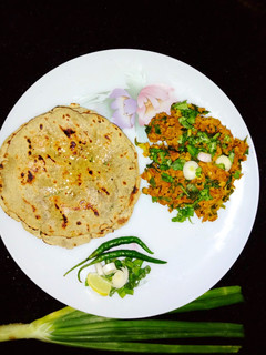 झुनका भाकरी (Zunka - bhakri recipe in Hindi) रेसिपी मुख्य फोटो