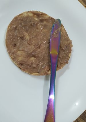 Una foto de Frijoles refritos con cebolla