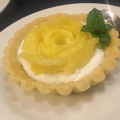 A picture of Mango Rose tarts.