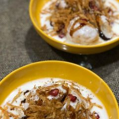 A picture of Dahi bhalle.
