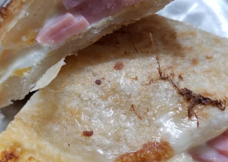 Steps to Make Perfect Cheese Ham Egg Roti