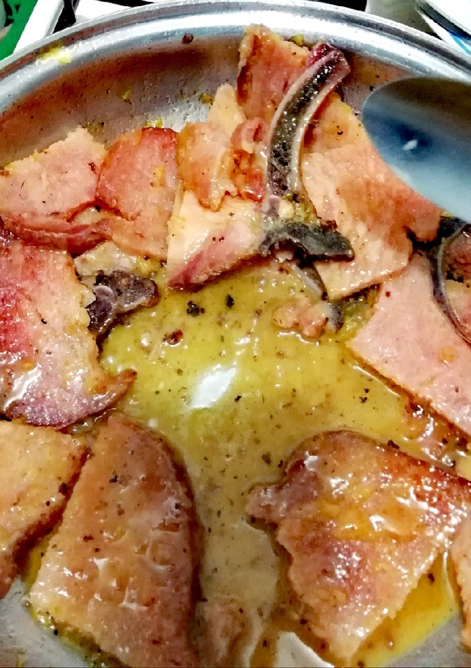 Una foto de Chuletas ahumadas a la naranja fácil y rápido