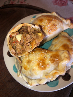 Una foto de Empanadas de bondiola mechada 😋