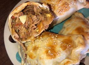 Una foto de Empanadas de bondiola mechada 😋