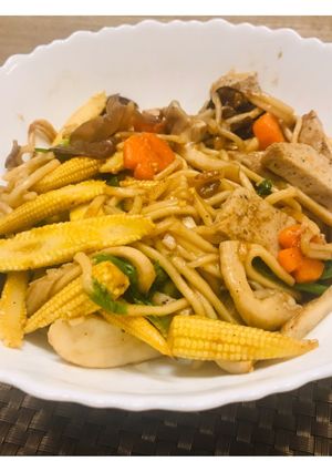 รูปของ ผัดหมี่ฮกเกี้ยน ใส่เห็ด เต้าหู้ หมูยอ🐽🥟🍜