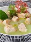 Bocconcini di pollo saltato,su gazpacho di cetrioli e pepe rosa