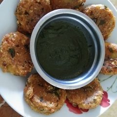 A picture of Crispy peanuts Aaloo tikki.