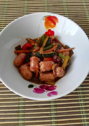 Foto principal de Salchichas frescas de pollo con verduras y salsa de soja