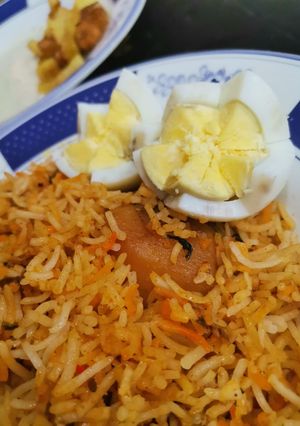 A picture of Aalo Anda Biryani.