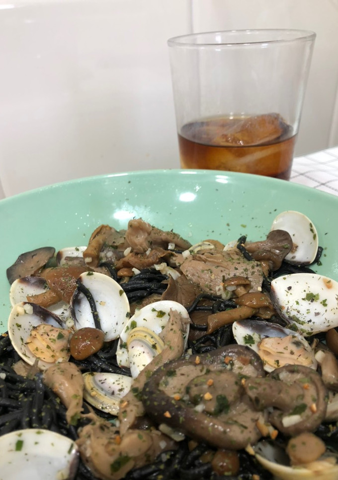 Una foto de Spaghetti de merluza Pescanova con almejas del Pacífico y variado de setas