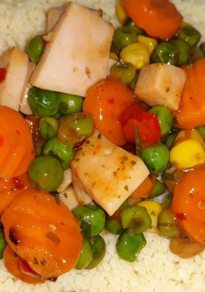 Zöldséges sonka édeschili szószban, kuszkusszal recept fotója