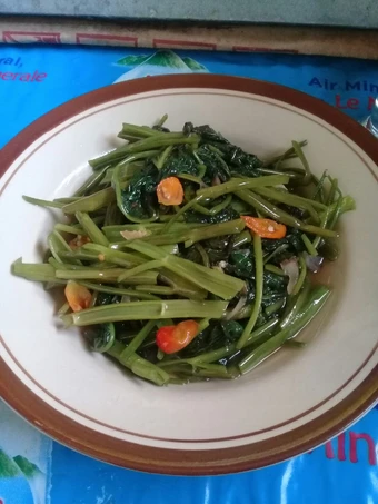 Langkah Gampang Membuat Resep Tumis kangkung saos tiram yang Lezat Sekali Anti Ribet, Uenak Banget