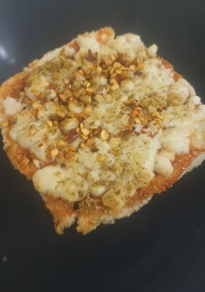 चीजी टोस्ट (cheesy toast recipe in Hindi) रेसिपी मुख्य फोटो