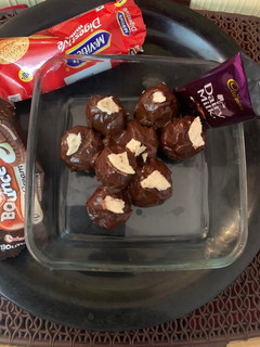 A picture of Stuffed Chocolate ladoo.