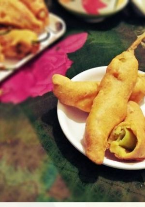 A picture of Jodhpuri mirchi vada.