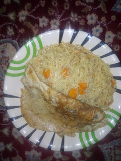 A picture of Simple noodles with eggs.
