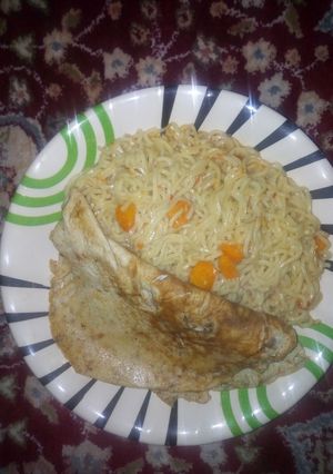 A picture of Simple noodles with eggs.