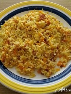 Una foto de Arroz asiático con huevo