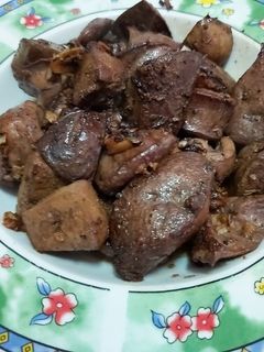 Una foto de Asadura de lechal al ajillo