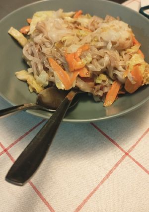 Una foto de Noodles de arroz con verduras
