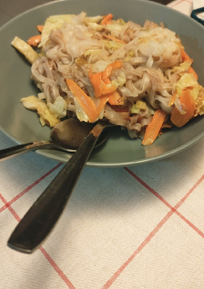 Una foto de Noodles de arroz con verduras