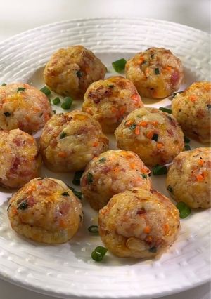 A picture of Cheesy Ham & Rice Balls.