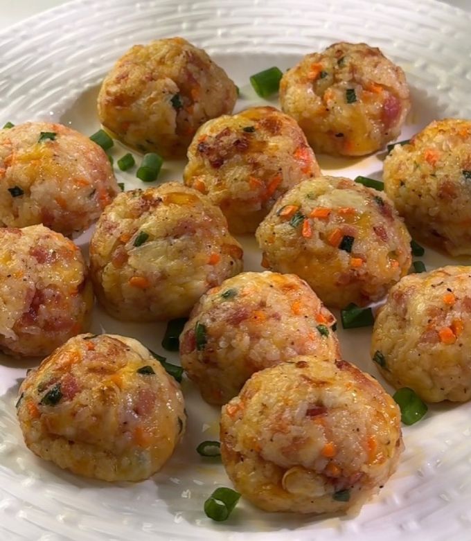 A picture of Cheesy Ham & Rice Balls.
