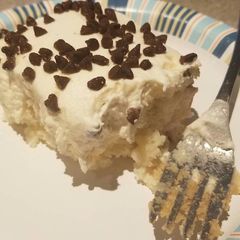 A picture of Cannoli poke cake.