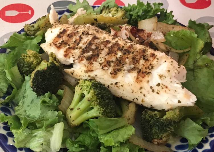 Filete de tilapia con ensalada de brócoli asado. 100 libre de grasa