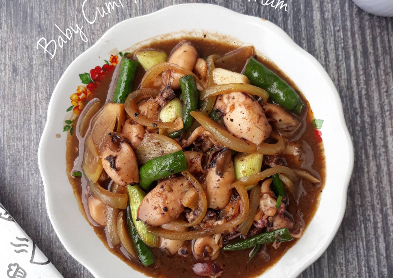 Cumi-cumi kecil dimasak dengan lada hitam