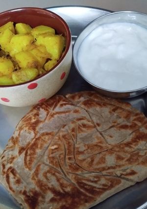 A picture of Kuttu Singhada Thalipeeth.