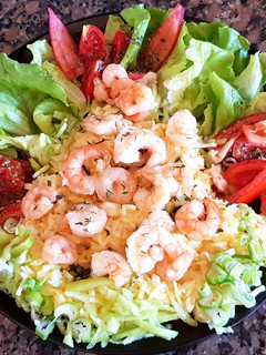 Una foto de Ensalada tibia de camarones. #nuevoshábitos