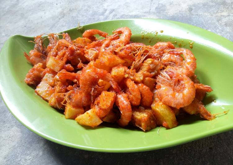 Balado udang mix kentang dan tempee