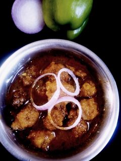 मूंग दाल बड़ी सब्जी (moong dal vadi sabzi recipe in Hindi) रेसिपी मुख्य फोटो