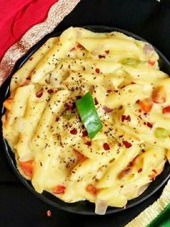 वाइट सॉस पास्ता (White sauce pasta recipe in Hindi) रेसिपी मुख्य फोटो