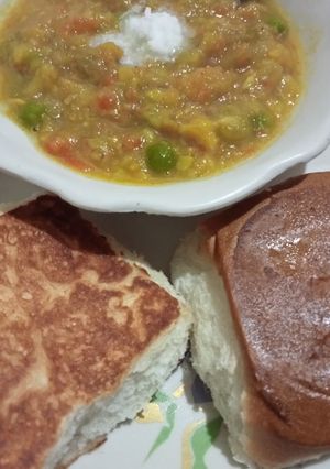 पाव भाजी(pav bhaji recipe in hindi) रेसिपी मुख्य फोटो