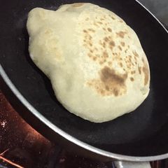 A picture of Pita bread.