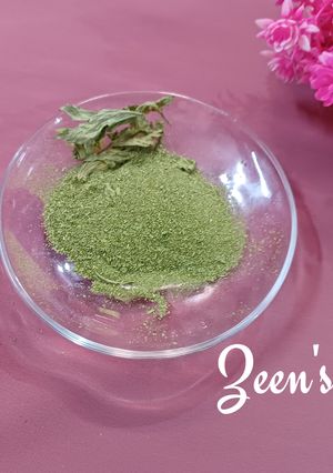A picture of Homemade Celery Leaves Powder.