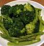 Easy Steps to Prepare Recipes Steamed Broccoli and Asparagus the So Delicious Tasty.