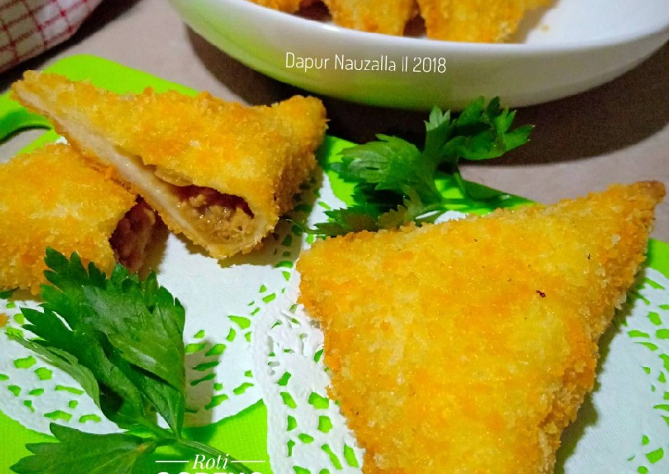 Roti Goreng Isi Ayam Cincang
